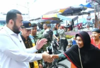 Wali Kota Padang, Fadly Amran, meninjau progres revitalisasi Pasar Raya Padang.(poto: padangkita.com).