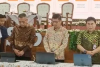 Kepala Dinas Kominfo Pariaman Yalviendri menandatangani perjanjian kerja sama dengan BSSN secara elektronik.( poto : padangkita.com)