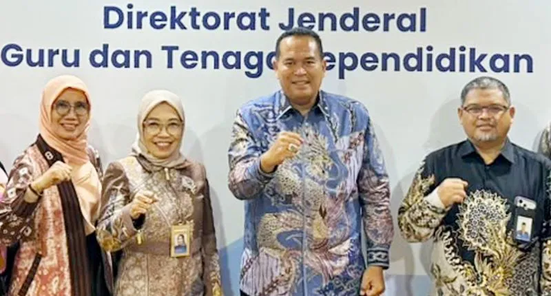 Wali Kota Pariaman Yota Balad bersama Direktur PAUD Kemendikdasmen.(poto: padangkita.com).
