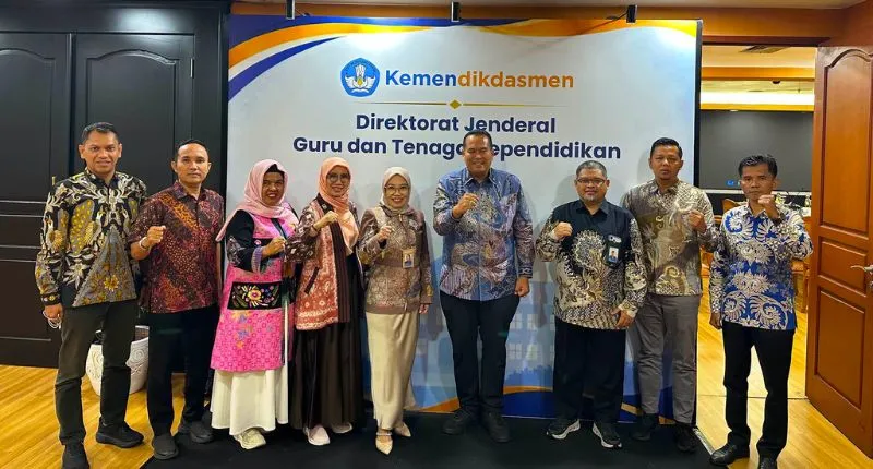 Wali Kota Pariaman Yota Balad, melakukan audiensi dengan Dirjen GTKPG Kemendikdasmen, Nunuk Suryani.(poto: padangkita.com).
