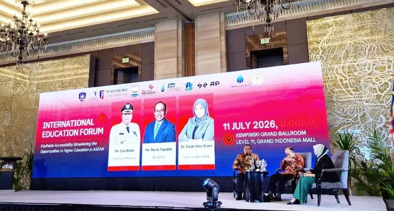 Wali Kota Pariaman Yota Balad, menjadi pembicara dalam 
