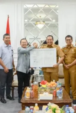 atik Sampan Pariaman Resmi Kantongi Sertifikat Merek dari Kemenkum