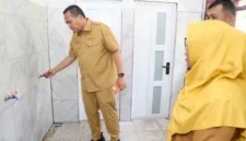 Wali Kota Pariaman Yota Balad meninjau progres rehab sekolah melalui program bantuan dari Kemendikdasmen. (poto: padangkita.com)