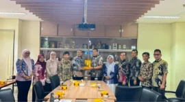 Jajaran Pemerintah Kota (Pemko) Pariaman yang dipimpin Wali Kota Pariaman Yota Balad bersama jajaran Program Pendidikan Vokasi Universitas Indonesia (UI) di Kampus UI.(poto: padangkita.com).