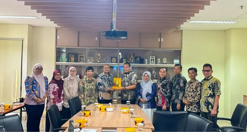 Jajaran Pemerintah Kota (Pemko) Pariaman yang dipimpin Wali Kota Pariaman Yota Balad bersama jajaran Program Pendidikan Vokasi Universitas Indonesia (UI) di Kampus UI.(poto: padangkita.com).
