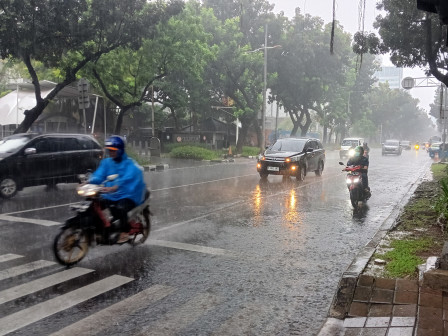 BMKG memprakirakan hujan mengguyur sejumlah wilayah Sumbar sore ini. Cek rincian cuaca, suhu terik, dan kecepatan angin selengkapnya di sini.(Ilustarsi poto : infosumbar.net).
