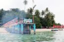 Dermaga apung yang menjadi fasilitas utama penyeberangan rusak berat akibat bencana hidrometeorologi pada akhir 2025.(poto: radarsumbar.com).