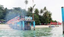 Dermaga apung yang menjadi fasilitas utama penyeberangan rusak berat akibat bencana hidrometeorologi pada akhir 2025.(poto: radarsumbar.com).