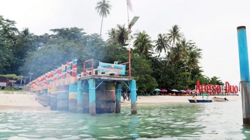 Dermaga apung yang menjadi fasilitas utama penyeberangan rusak berat akibat bencana hidrometeorologi pada akhir 2025.(poto: radarsumbar.com).