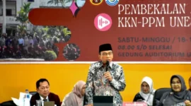 Maigus Nasir, hadir sebagai pemateri utama dalam acara Pembekalan Mahasiswa Kuliah Kerja Nyata-Pembelajaran dan Pemberdayaan Masyarakat (KKN-PPM) Universitas Ekasakti (Unes) Tahun 2026.(poto: padangkita.com).
