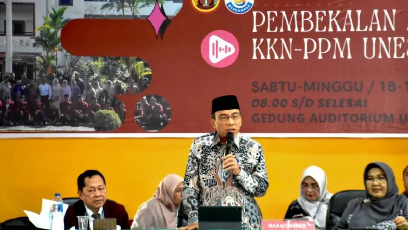 Maigus Nasir, hadir sebagai pemateri utama dalam acara Pembekalan Mahasiswa Kuliah Kerja Nyata-Pembelajaran dan Pemberdayaan Masyarakat (KKN-PPM) Universitas Ekasakti (Unes) Tahun 2026.(poto: padangkita.com).