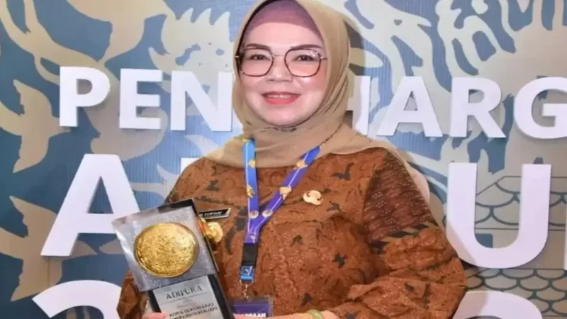 Bupati Sukoharjo Etik Suryani.( poto: radarsumbar.com).