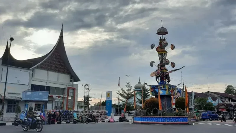Tugu Tabuik Pariaman.(poto: radarsumbar.com).