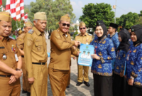 Pemerintah Kota Sungai Penuh resmi menyerahkan SK PNS Formasi 2024 kepada ratusan pegawai baru di lingkungan pemerintah daerah pada Senin (31/8).(poto: oegopost.id).