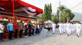 Wali Kota Sungai Penuh, Alfin, S.H., melepas langsung ribuan peserta dari garis awal keberangkatan.(poto: istimewa).