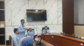 Dinas Kependudukan dan Pencatatan Sipil Kabupaten Solok memperkuat komitmen pelayanan publik melalui program Zona Integritas Disdukcapil Solok.(poto: istimewa).