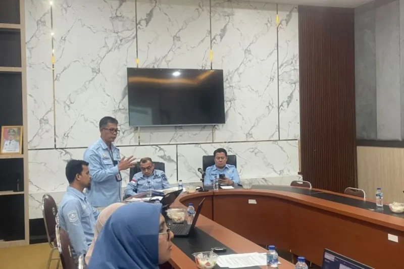 Dinas Kependudukan dan Pencatatan Sipil Kabupaten Solok memperkuat komitmen pelayanan publik melalui program Zona Integritas Disdukcapil Solok.(poto: istimewa).