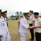 Wali Kota Sungai Penuh Alfin menyerahkan remisi umum bagi 129 warga binaan Rutan Kelas IIB pada HUT ke-81 RI.(poto: istimewa).