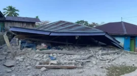 Salah satu rumah warga di Desa Lenda, Kecamatan Cibal Barat, Kabupaten Manggarai hancur akibat gempa bermagnitudo 7,7 yang mengguncang NTT, Sabtu 15 Agustus 2026 pagi.(poto: istimewa).