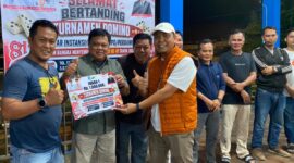 Sekretaris Daerah Merangin Zulhifni bersama pasangannya Deni Auriza sukses mengamankan gelar juara pertama pada Turnamen Domino HUT RI ke-81.(poto: kominfo).