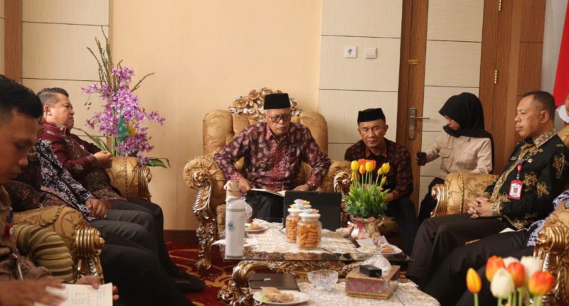 Wakil Wali Kota Sungai Penuh Azhar Hamzah mengikuti rapat koordinasi nasional bersama Menteri Dalam Negeri Republik Indonesia melalui Zoom Meeting pada Kamis (13/8/2026).