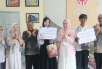 Pelatihan Membatik Program Pendidikan Kecakapan Wirausaha (PKW) Tahun 2026 resmi ditutup di Sekretariat Dekranasda Kota Padang.(poto: padangkita.com).
