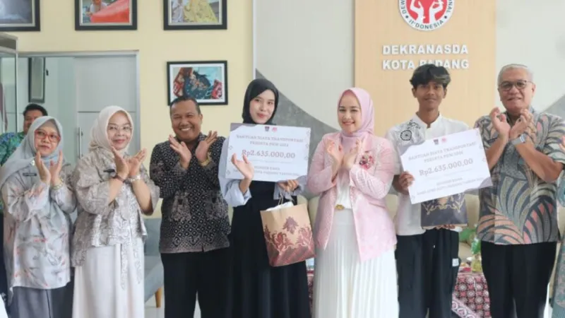 Pelatihan Membatik Program Pendidikan Kecakapan Wirausaha (PKW) Tahun 2026 resmi ditutup di Sekretariat Dekranasda Kota Padang.(poto: padangkita.com).
