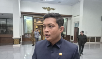 Pemerintah pusat menyalurkan 500 sumur bor dan helikopter water bombing untuk memperkuat penanganan karhutla di wilayah Provinsi Jambi.