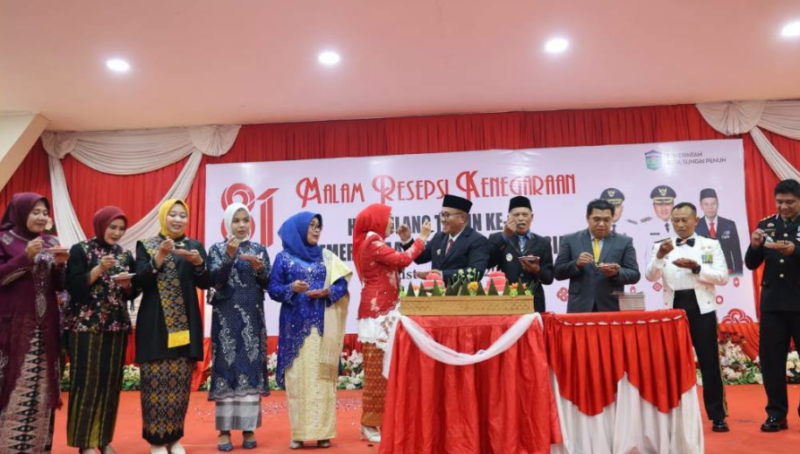 Pemerintah Kota Sungai Penuh menggelar Malam Resepsi Kenegaraan Sungai Penuh di Gedung Nasional pada Senin malam (17/8/2026).(poto: istimewa).
