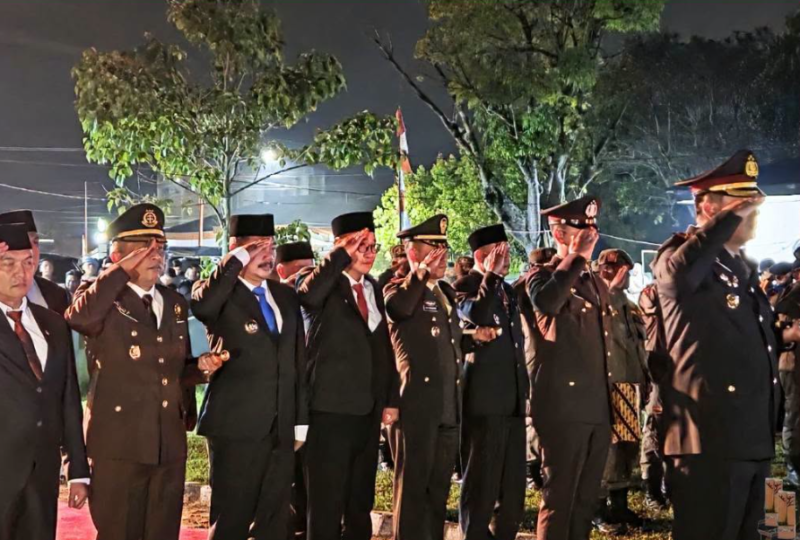 Pemerintah Kota Sungai Penuh bersama Pemerintah Kabupaten Kerinci menggelar Apel Kehormatan Renungan Suci pada Minggu (16/8).(poto: oegopost.id).