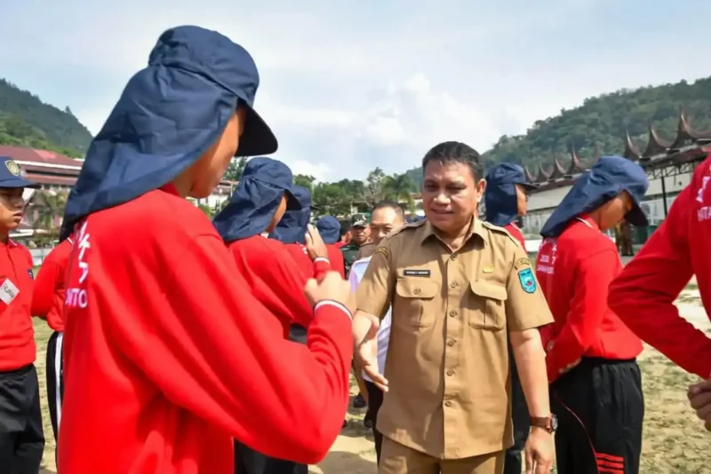 Sekretaris Daerah Kota Sawahlunto, Rovanly Abdams, membuka langsung agenda penempaan ini di Lapangan Ombilin pada Senin, 27 Juli 2026.(poto: kabarsumbar.com).