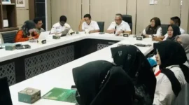 Rapat evaluasi progres penginputan data melalui aplikasi SIMSALABIM di Ruang Rapat Bupati Solok Selatan pada Selasa.(poto: kabarsumbar.com).