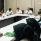 Rapat evaluasi progres penginputan data melalui aplikasi SIMSALABIM di Ruang Rapat Bupati Solok Selatan pada Selasa.(poto: kabarsumbar.com).