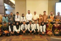 Wali Kota Padang Fadly Amran menghadiri acara penutupan Program Pelatihan Kursus Privat Magang ke Jepang sekaligus pelepasan Program Padang Juara Pelatihan Bahasa Inggris untuk Kerja ke Turki.(poto: padangkita.com).