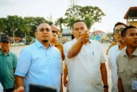Wakil Ketua Komisi VI DPR RI, Andre Rosiade bersama Wali Kota Pariaman Yota Balad meninjau Youth Center Kota Pariaman atau GOR Rawang.(poto: padangkita.com).