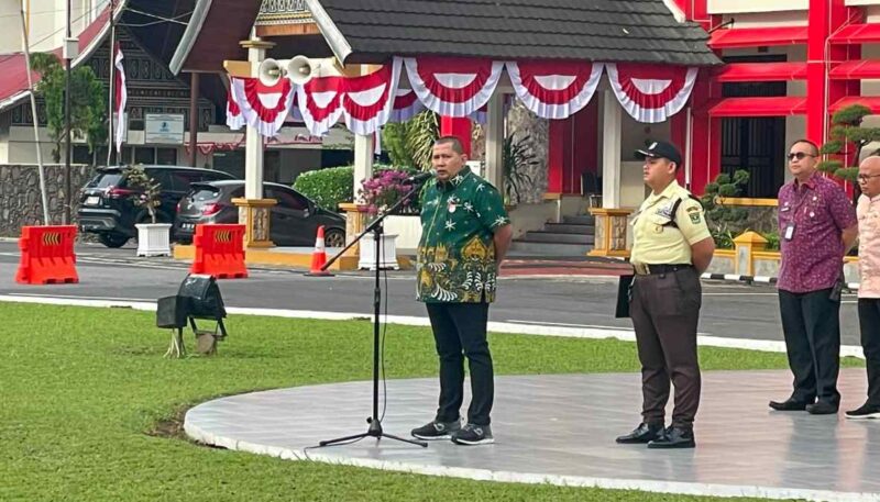 Pemprov Sumbar menghimpun bantuan rendang untuk korban bencana NTT.(poto: radarsumbar.com).