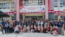 Atome Finance meluncurkan program CSR di Palupuh Agam untuk mempercepat pemulihan ekonomi masyarakat terdampak bencana banjir bandang.(poto: radarsumbar.com).