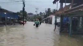Kecamatan Bungus Teluk Kabung menjadi dalah satu kawasan terparah yang terdampak banjir akibat hujan deras yang mengguyur Kota Padang, Senin (3/8/2026).(poto: padangkita.com).