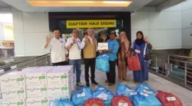 Melalui Tim Reaksi Cepat Bank Nagari Tanggap Bencana (TRC BNTB), Bank Nagari bergerak cepat menyalurkan bantuan kemanusiaan kepada masyarakat terdampak bencana banjir di Kota Padang.(poto: padangkita.com).