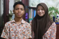 Dua atlet pelajar dari SMP Negeri 25 Padang, Veodri Ugraha Marvi dan Cinta Early.(poto: padangkita.com).