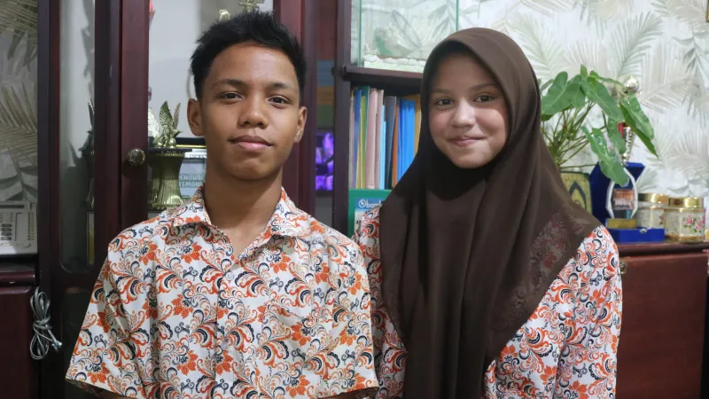 Dua atlet pelajar dari SMP Negeri 25 Padang, Veodri Ugraha Marvi dan Cinta Early.(poto: padangkita.com).