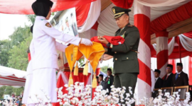 Komandan Kodim 0417/Kerinci Letkol Inf. Eko Siswanto bertindak selaku inspektur upacara.(poto: istimewa).