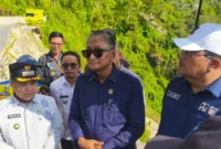 Menteri Pekerjaan Umum (PU), Dody Hanggodo ketika meninjau Ruas Jalan Provinsi Manggopoh–Padang Luar, yang melewati Kelok 44.(poto: padangkita.com).