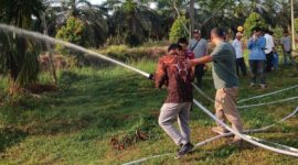Manajer Kebun Lagan PTPN IV Regional IV, Fadly Wahyudi, memimpin langsung pelaksanaan program mitigasi ini pada minggu pertama Agustus 2026.(poto: istimewa).