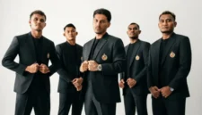 Pemain Semen Padang FC, Stefano Lilipaly (di tengah) dalam sesi foto tim.(poto: padangkita.com).
