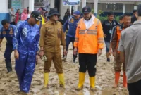Wali Kota Padang Fadly Amran meninjau langsung kondisi SMP Negeri 41 Padang pada Selasa (4/8/2026). (poto: padangkita.com).