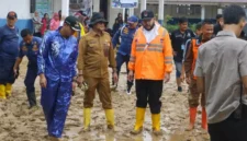 Wali Kota Padang Fadly Amran meninjau langsung kondisi SMP Negeri 41 Padang pada Selasa (4/8/2026). (poto: padangkita.com).