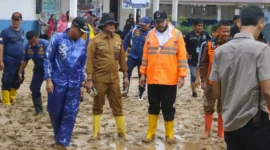 Wali Kota Padang Fadly Amran meninjau langsung kondisi SMP Negeri 41 Padang pada Selasa (4/8/2026). (poto: padangkita.com).