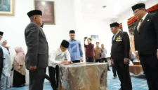 Bupati Tanah Datar Eka Putra memimpin agenda pelantikan pejabat tanah datar di Gedung Indojolito Batusangkar pada Kamis (30/7/2026).(poto: kabarsumbar.com).