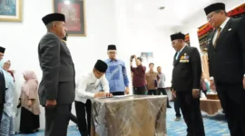 Bupati Tanah Datar Eka Putra memimpin agenda pelantikan pejabat tanah datar di Gedung Indojolito Batusangkar pada Kamis (30/7/2026).(poto: kabarsumbar.com).